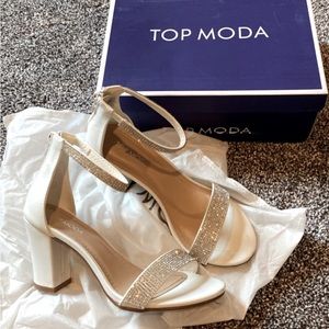 Size 6 Top Moda white sparkly heels